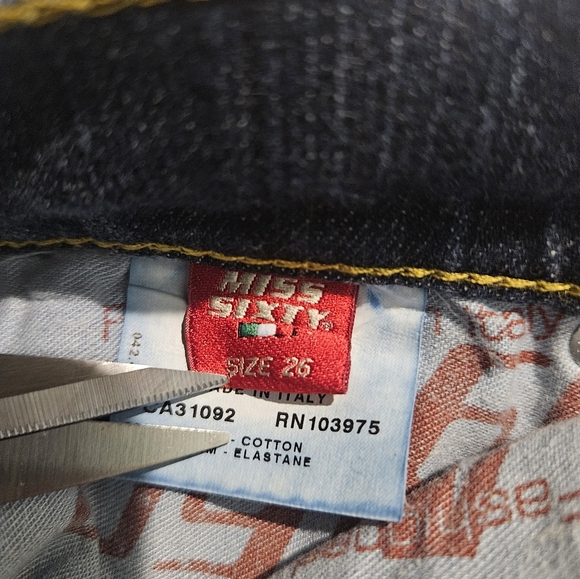 VTG Y2K Miss Sixty Italian Red Lips Jeans Size 4 - 26" Waist - Picture 8 of 8